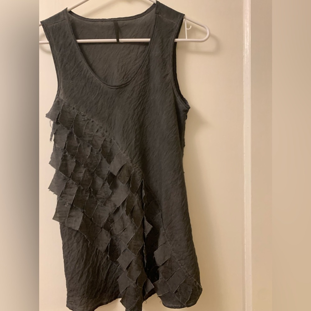 Small gray blouse, sleeveless